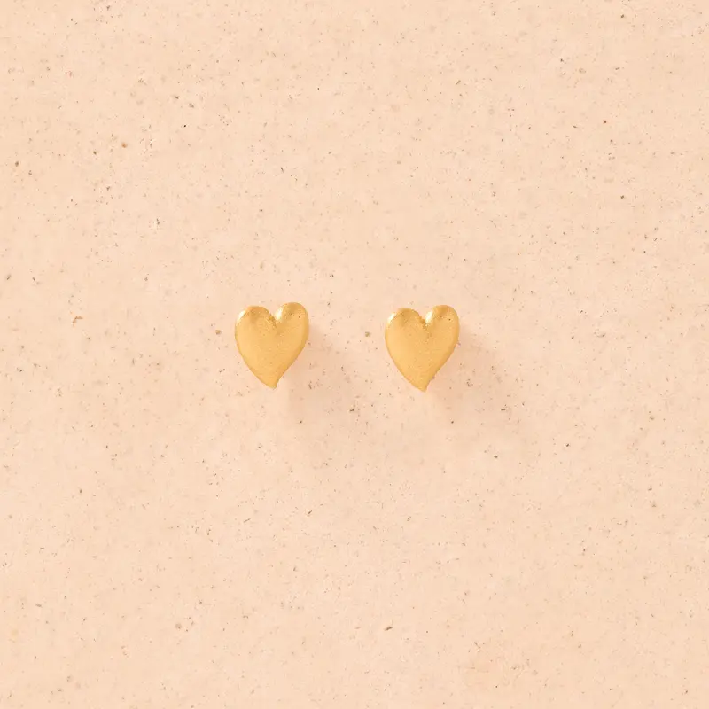 Corà Heart Stud Earrings