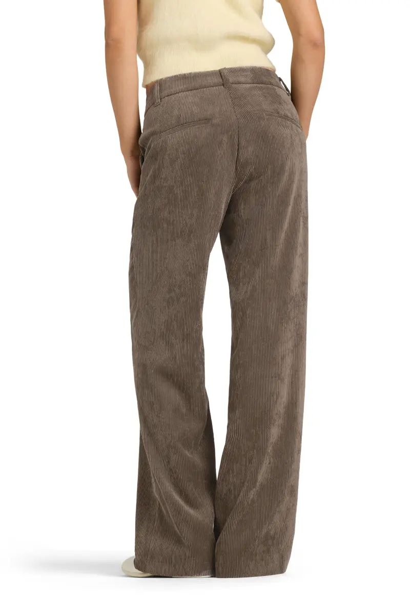 Cordhose | Weite Passform mit Gürtelschlaufen und Eingrifftaschen | AMELIE