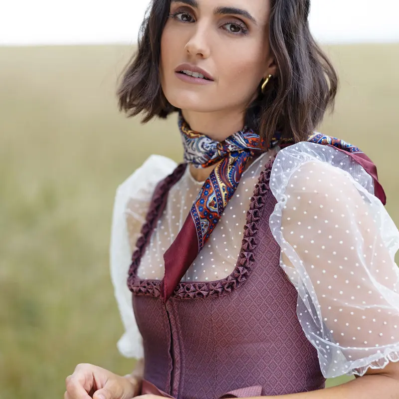 Damen Dirndlbluse Off-White | Hochgeschlossene Bluse mit Puffärmeln, Rundhalsausschnitt und transparenten Details