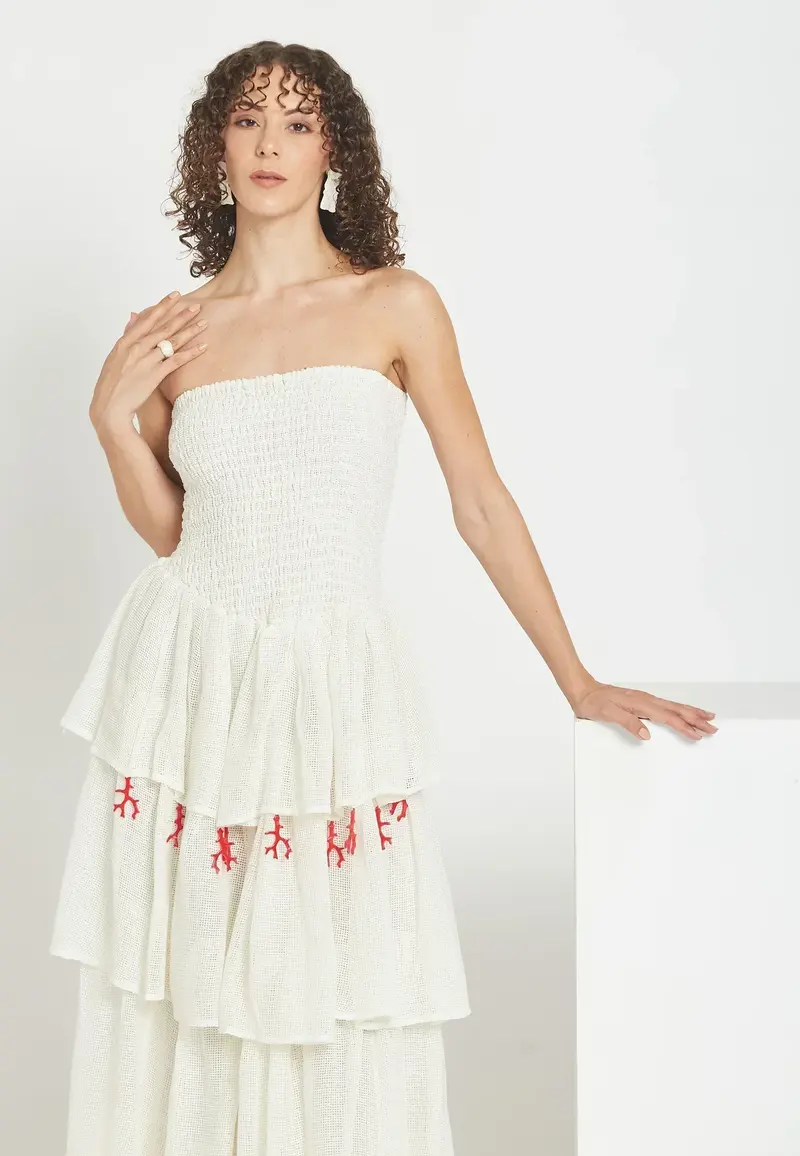 Damen Gestuftes Maxi-Kleid mit Schulterfreiem Ausschnitt | Gesmoktes Oberteil | Luftiges Sommerkleid mit Stickerei