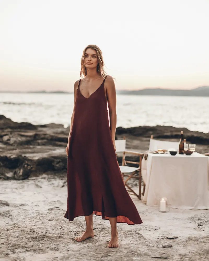 Damen Maxikleid Rostrot | Fließendes Kleid mit V-Ausschnitt & Rückenausschnitt | Eleganter Sommer-Look