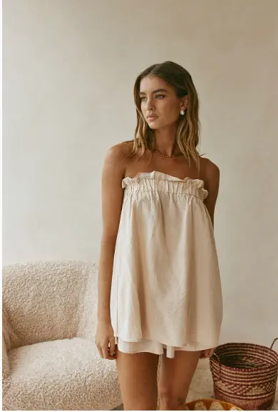 Damen Off-Shoulder Set aus Baumwollmischung | Top mit Schleife & Shorts mit Wellenkante | Leicht & luftig für Sommer & Freizeit