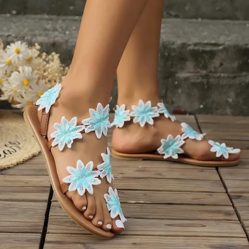 Damen Sandalen mit Blumenmuster | Bequemer Schnitt für Sommer, Freizeit & Urlaub | Lucinda Blumensandalen