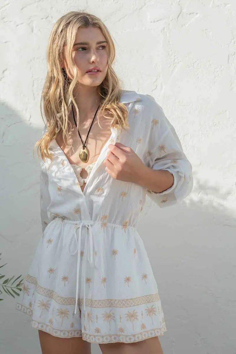 Damen Sommer-Romper mit Palmenstickerei | Kurzer Jumpsuit mit Kordelzug & Hemdkragen | Leichter Freizeit-Einteiler