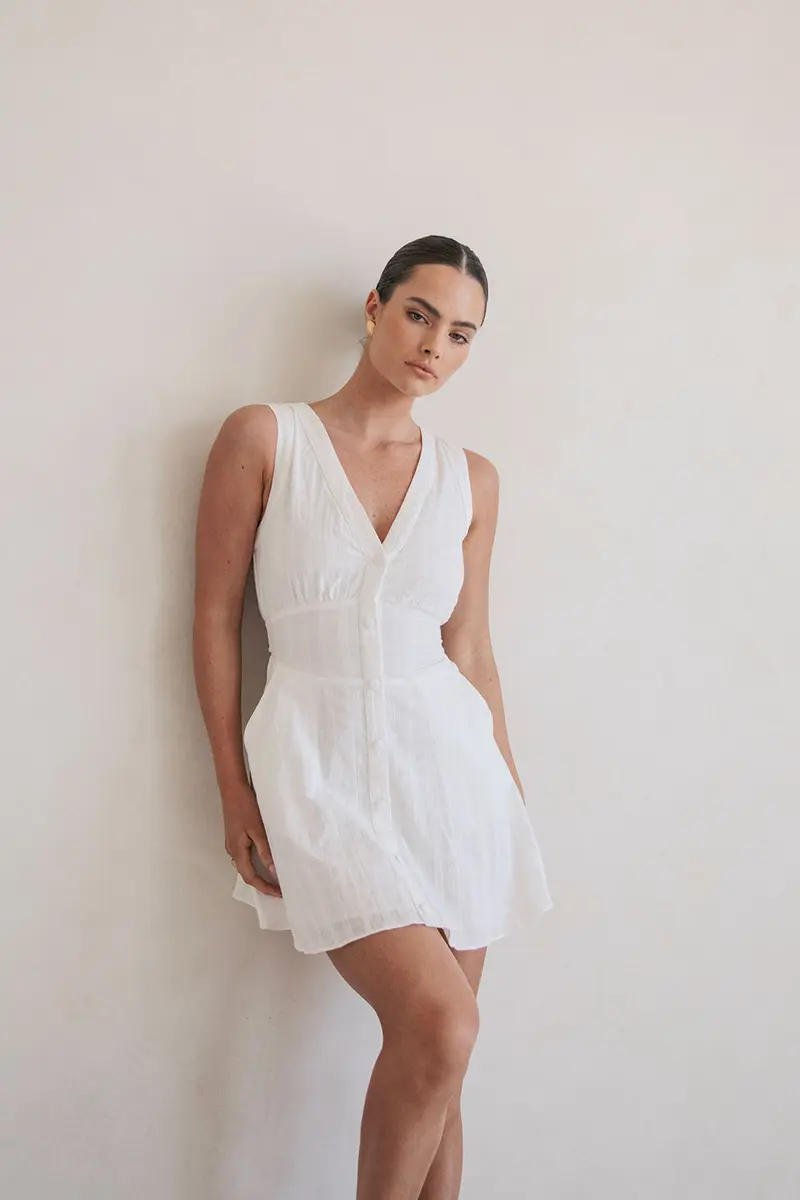 Damen Sommerkleid mit V-Ausschnitt & Taillenband | Ärmelloses Minikleid mit Taschen | Femininer Freizeit-Look