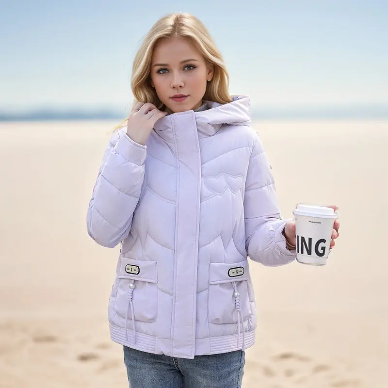 Damen Steppjacke mit Kapuze und Herzmotiv | Warm isolierte Winterjacke mit Seitentaschen und elastischen Bündchen für kalte Tage