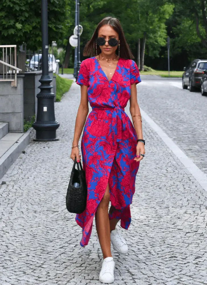 Damen Wickelkleid mit Blumenmuster | Luftiges Sommerkleid mit V-Ausschnitt | Verstellbare Taille & Fließende Passform