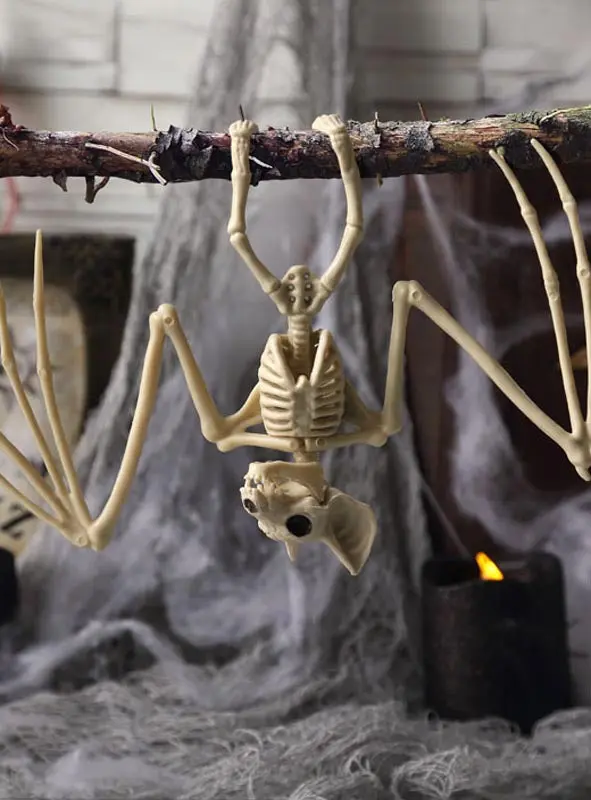 Halloween Fledermaus Skelett 30 cm | Beige-weiße Skelett-Fledermaus aus Kunststoff zum Aufhängen für Halloween-Deko