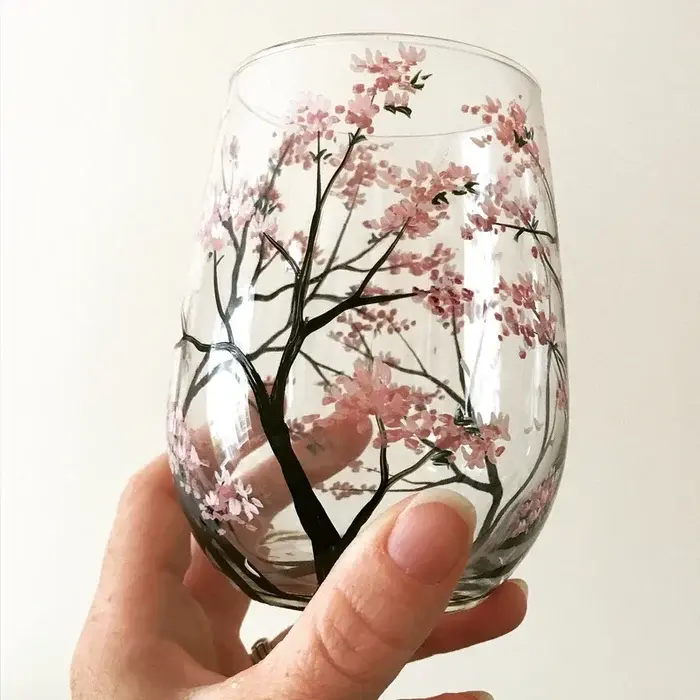 Handbemalte Weingläser im 4er-Set | Vier Jahreszeiten mit Baum-Motiven | Brillantes Glas, ca. 350 ml | Spülmaschinenfest & farbbeständig