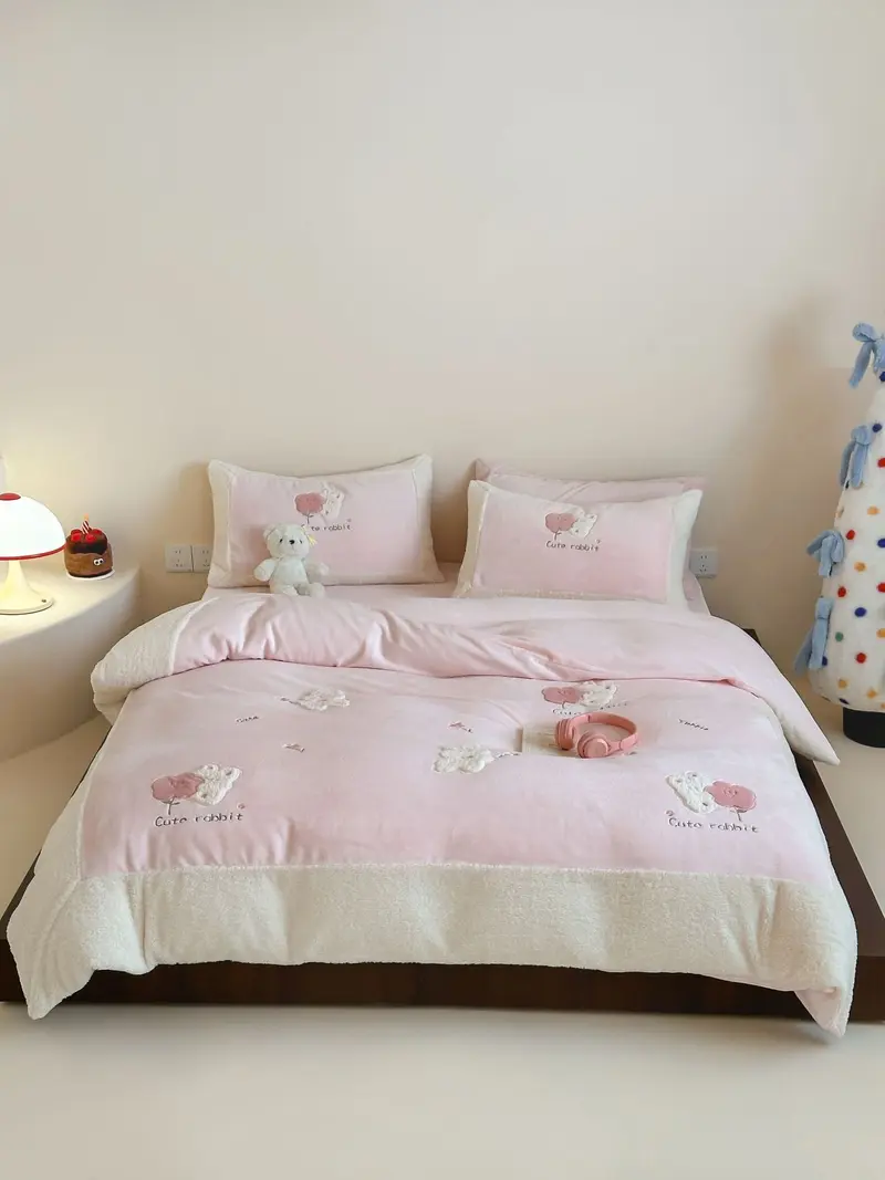 Kinder Bettwäsche aus Baumwollsatin | Wendbare Bettwäsche mit Hasen- und Teddy-Applikationen und kuscheligem Sherpa-Saum