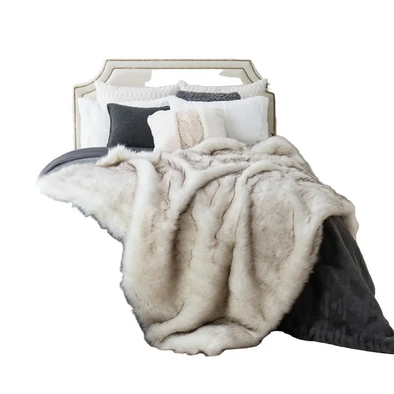 Kunstfell Winterdecke | Weiche flauschige Decke in Felloptik für Sofa und Bett | Dicke wärmende Kuscheldecke für kalte Tage