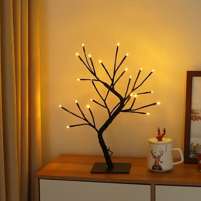 LED Baum Tischlampe mit 24 LEDs | Warmweißes Licht und USB-Anschluss | 35 cm Dekolampe für Wohnzimmer und Schlafzimmer