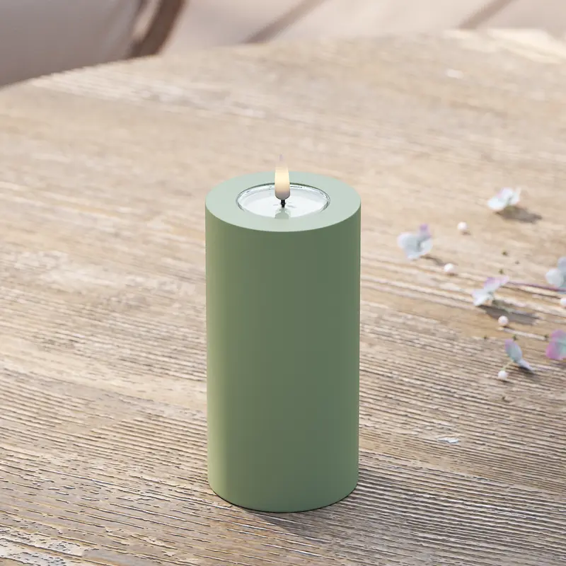 LED-Blockkerze außen Grün 7,5 x 15 cm | IP44 spritzwassergeschützt mit 3D-Flamme, Timer und bis zu 1500 Std. Licht