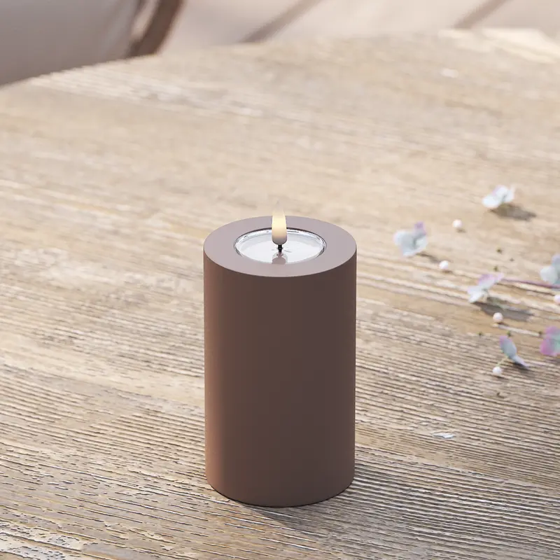LED-Blockkerze außen Karamell 7,5 x 12,5 cm | IP44 spritzwassergeschützt mit 3D-Flamme, Timer und bis zu 1500 Std. Licht