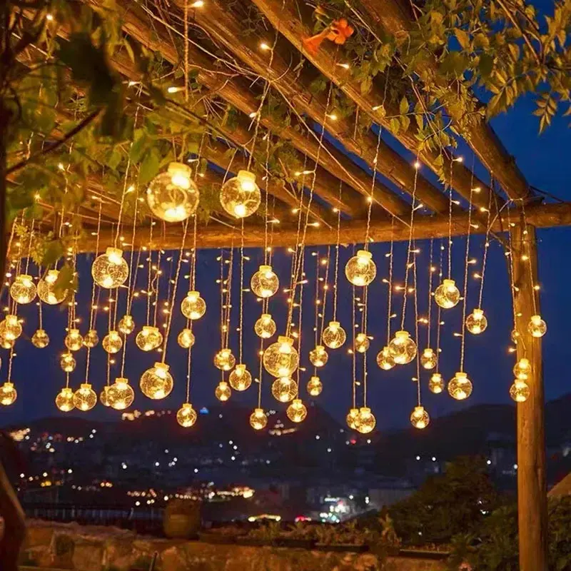 LED Lichtervorhang außen mit Kugellichtern | IP44 spritzwassergeschützt, warmweiß und 2 W für Garten, Balkon und Terrasse