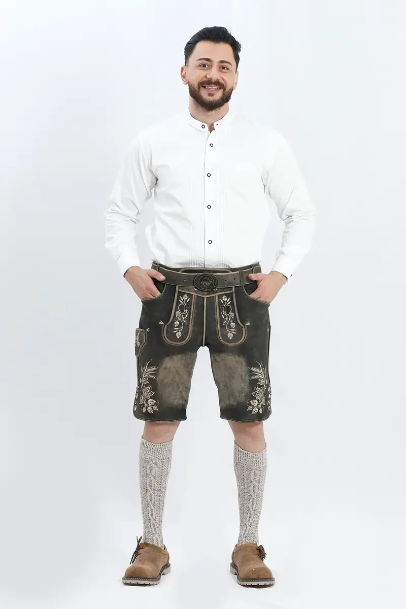 Lederhose Herren | Schwarze Trachtenlederhose aus Hirschleder mit Stickerei, Gürtel und traditionellen Hornknöpfen