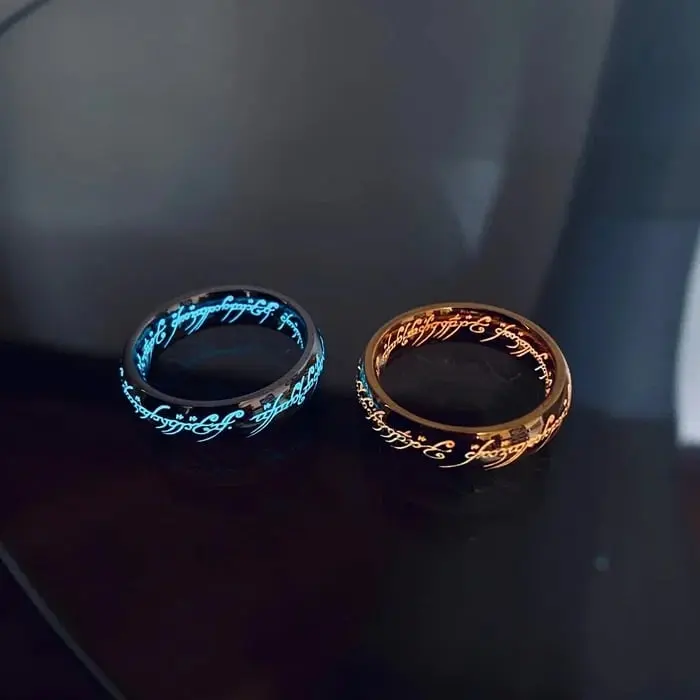 Leuchtender Runenring mit Glow-Effekt | Edelstahl Ring mit Gravur | Fluoreszierendes Design in Silber oder Gold