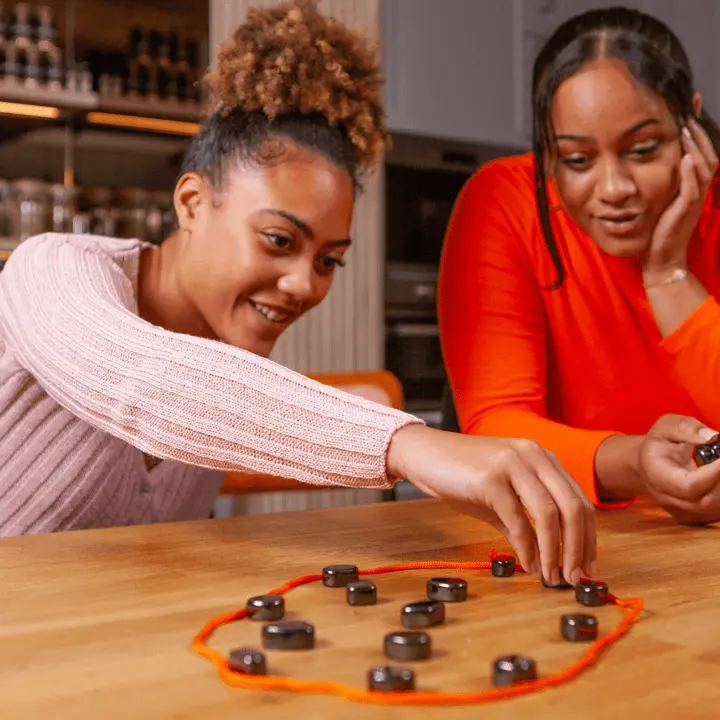 Magnetisches Familienspiel mit Magneten & Seil | Schnelles Partyspiel für Kinder & Erwachsene | Taktik, Spannung & Spielspaß für 2+ Spieler