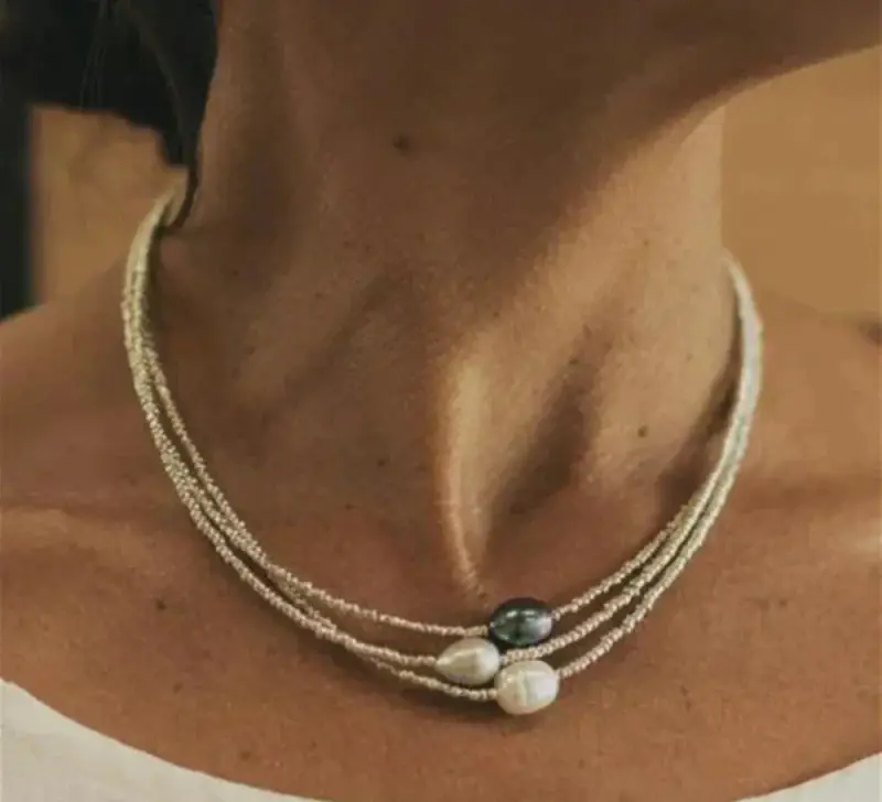 Naturperlenkette | Elegante Damen-Halskette mit funkelnden Steinen und glänzender Metallfassung