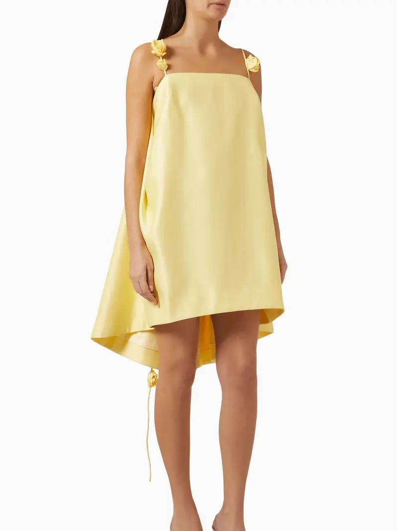 Rückenfreies Minikleid mit 3D-Rosen-Trägern | A-Linie & asymmetrischer Saum | gefüttert | elegantes Statement für Events
