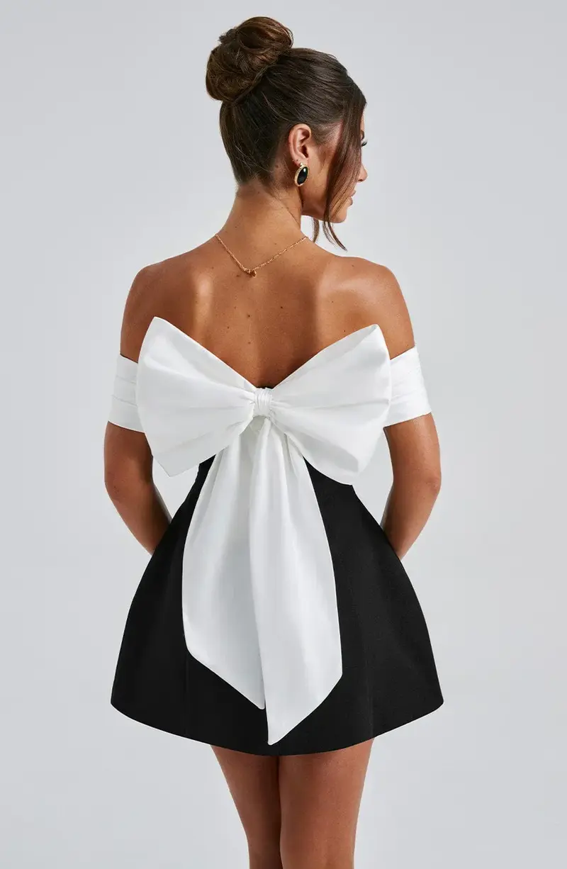 Rückenfreies Minikleid mit Schleife | Figurbetonter Schnitt für Party & Date Night | Leichtes Tragegefühl | Größen S–L