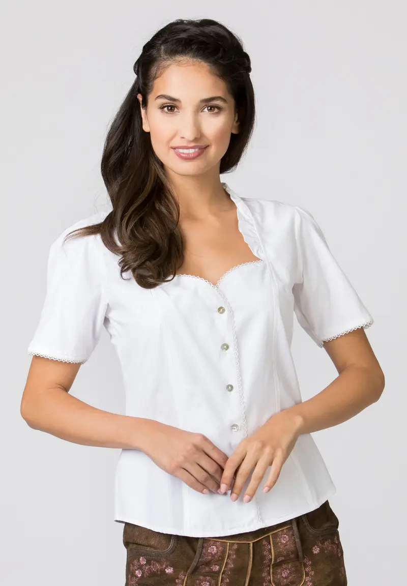 Trachtenbluse Damen | Weiße figurbetonte Bluse mit Schalkragen, Rüschen und Perlmuttknöpfen für Trachten-Outfits