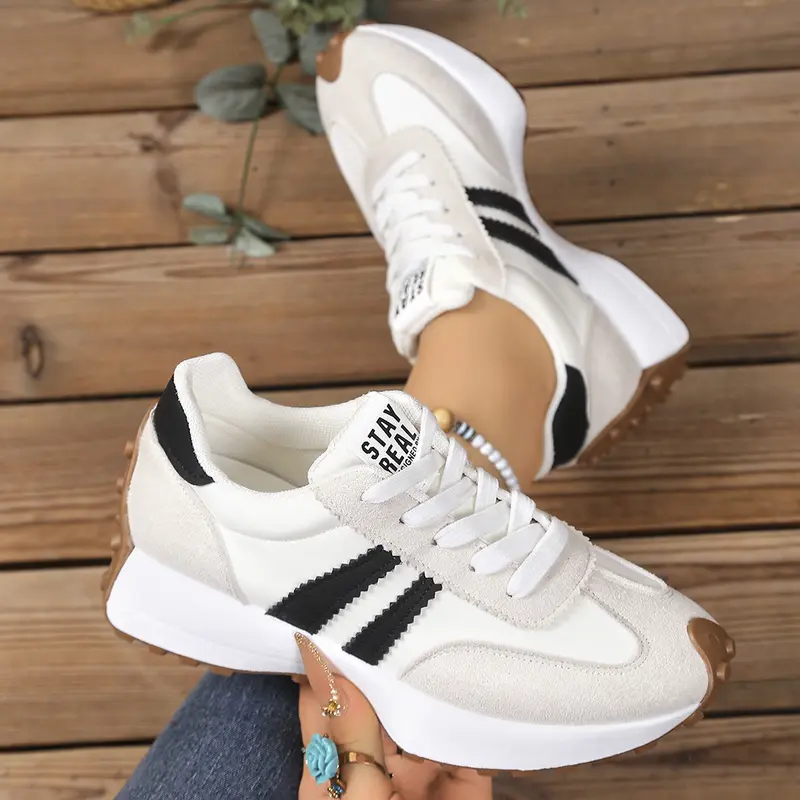 Unisex Sneakers im Retro-Look | Bequeme Alltagsschuhe mit griffiger Sohle | Leicht zu kombinieren | Größen (nach Auswahl)