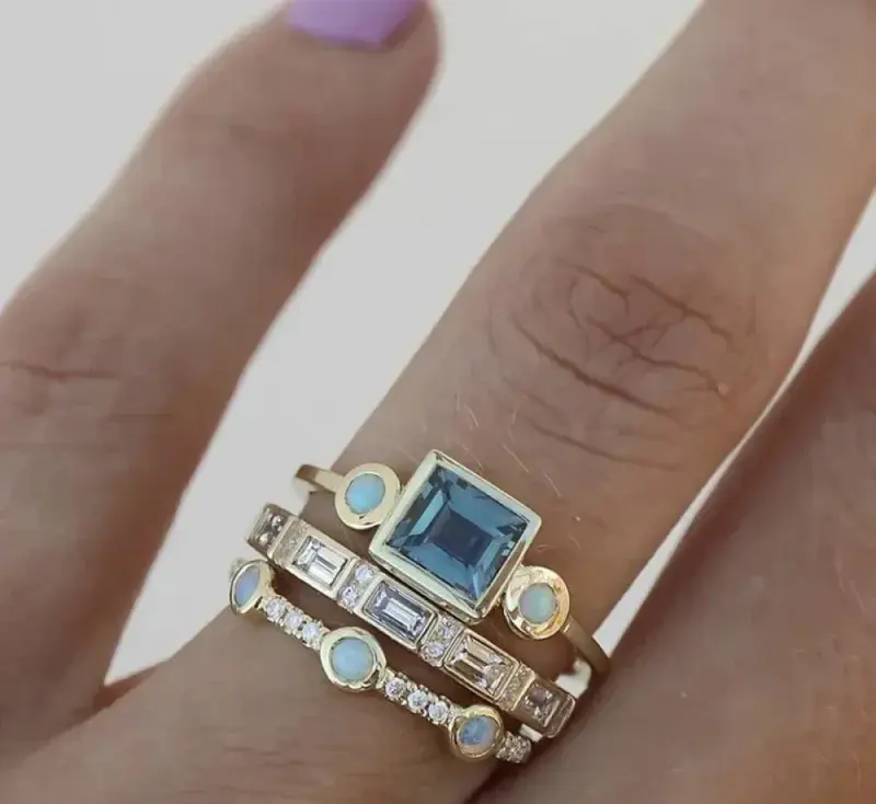 Vintage Ring mit blauem Kristall | Goldoptik mit strahlendem Finish | Eleganter Statement-Schmuck für Alltag & Anlass